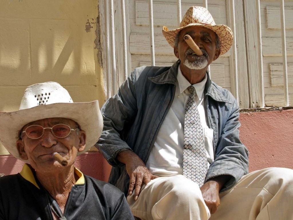 7 Things You’ll Never See A Real Cigar Smoker Do